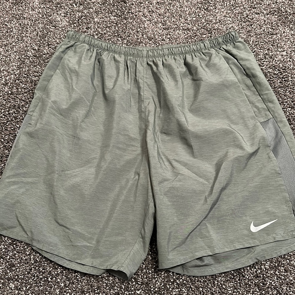 Men’s XL green/grey nike shorts.